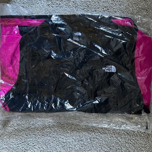 ⭐️Host Pick⭐️The North Face Men’s fleece jacket Size M, NWT - Picture 3 of 4